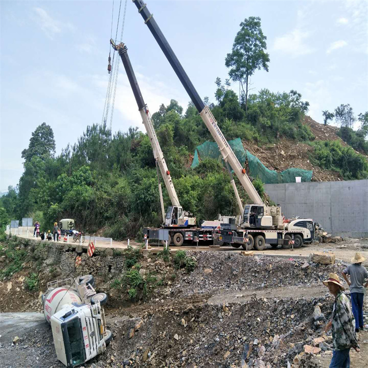 三穗汽车掉沟里叫吊车救援要多少钱